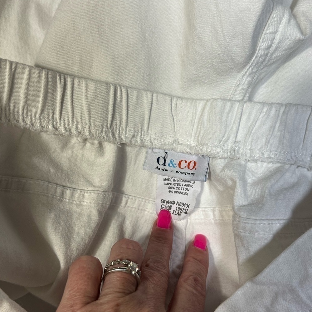 Denim + Company (d&co.) White Shorts Size XL - Picture 3 of 3